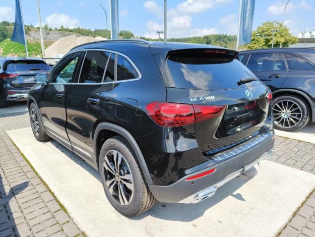 MERCEDES-BENZ GLA 180 Cyber Edition  GLA 180 Cyber Edition