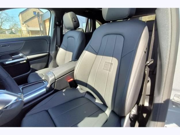 MERCEDES-BENZ GLA 180 Cyber Edition  GLA 180 Cyber Edition