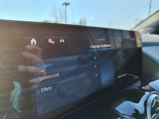 MERCEDES-BENZ GLA 180 CYBER EDITION  