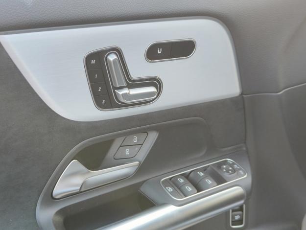 MERCEDES-BENZ GLA 180 star edition  