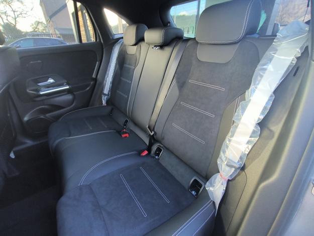 MERCEDES-BENZ GLA 180 star edition  