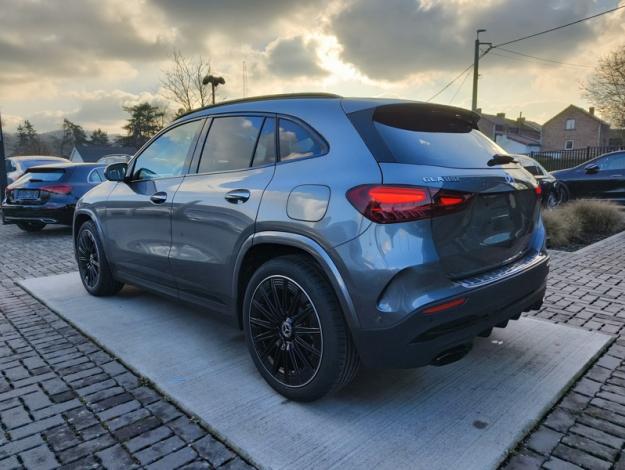 MERCEDES-BENZ GLA 180 star edition  