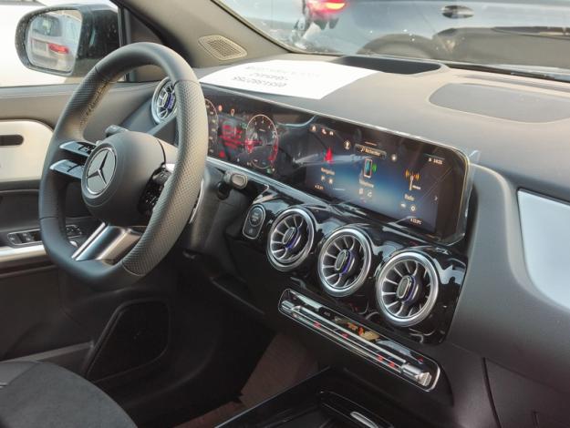 MERCEDES-BENZ GLA 180 star edition  