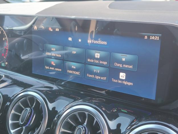 MERCEDES-BENZ GLA 180 star edition  