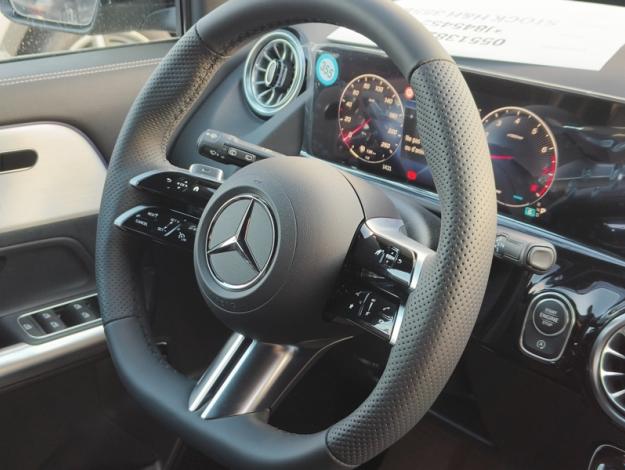 MERCEDES-BENZ GLA 180 star edition  