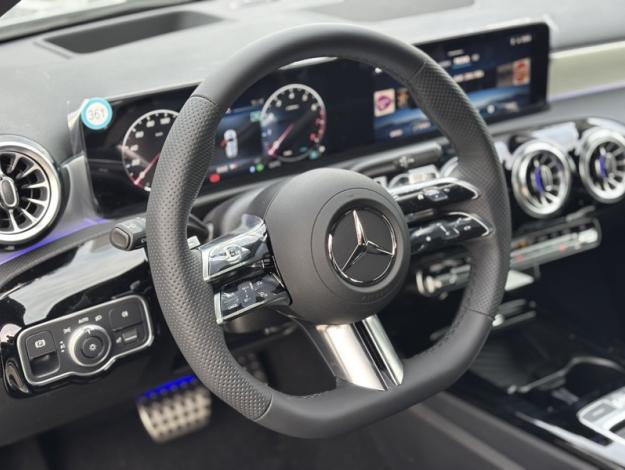 MERCEDES-BENZ A 180 Star Edition - Saga Huy  