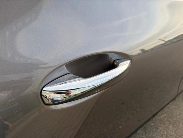 MERCEDES-BENZ EQA 300 4MATIC AMG Pack Night Toit Pano  