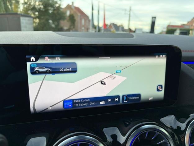 MERCEDES-BENZ EQA 300 4MATIC AMG Pack Night Toit Pano  