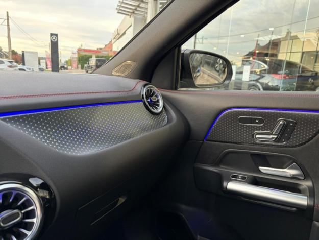 MERCEDES-BENZ EQA 300 4MATIC AMG Pack Night Toit Pano  