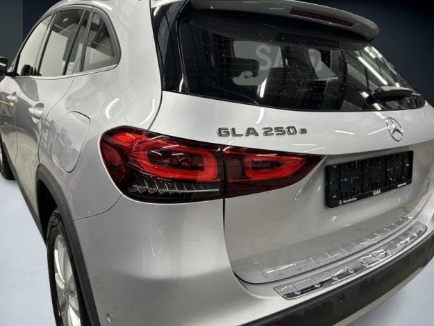 MERCEDES-BENZ GLA-Klasse GLA 250 e Off-Roader