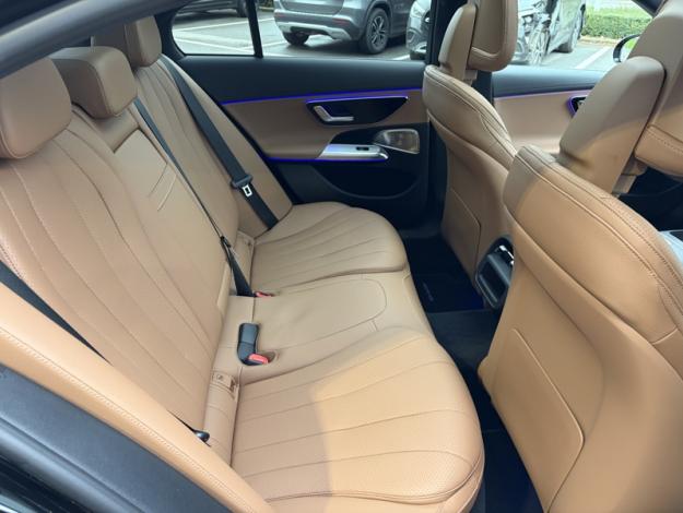 MERCEDES-BENZ E 300 de Berline AMG HyperScreen Pano  