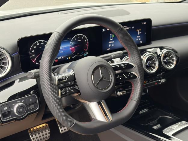 MERCEDES-BENZ A 180 AMG Pack Night Facelift   