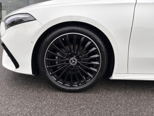 MERCEDES-BENZ A 180 AMG Pack Night Facelift   