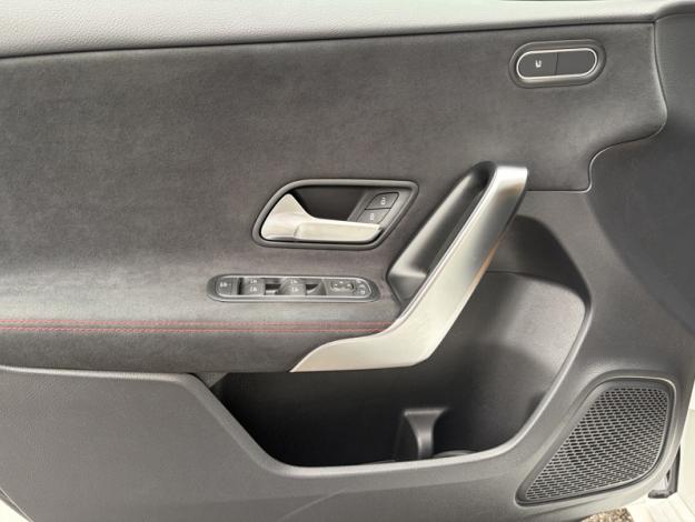 MERCEDES-BENZ A 180 AMG Pack Night Facelift   