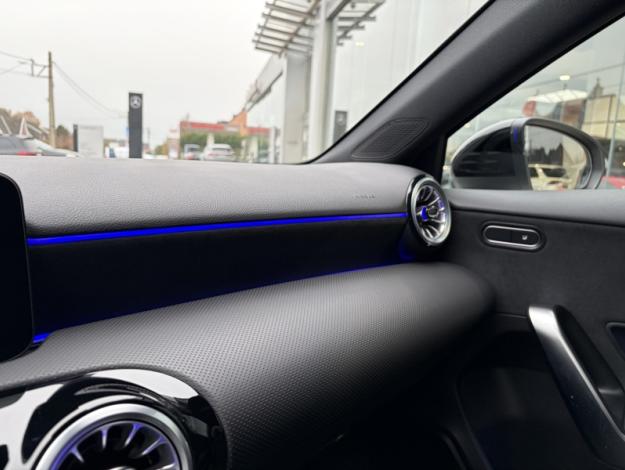 MERCEDES-BENZ A 180 AMG Pack Night Facelift   