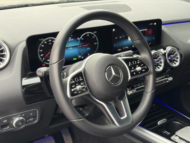MERCEDES-BENZ EQA 300 4MATIC Luxury Line  