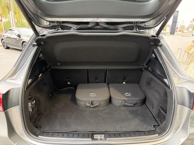 MERCEDES-BENZ EQA 300 4MATIC Luxury Line  