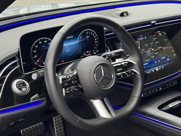 MERCEDES-BENZ E 300 e Berline AMG HyperScreen Pano  