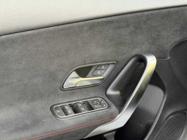 MERCEDES-BENZ A 180 d AMG Line   