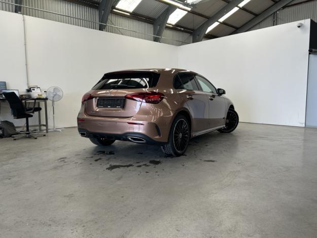 MERCEDES-BENZ A 250 e AMG Line  