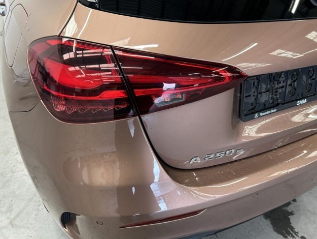 MERCEDES-BENZ A 250 e AMG Line  