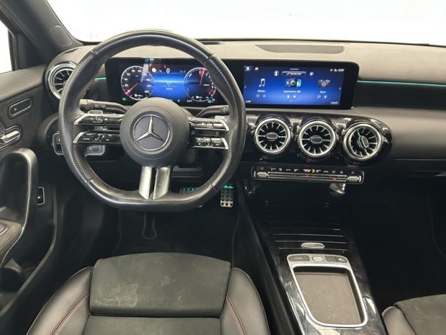 MERCEDES-BENZ A 250 e AMG Line  