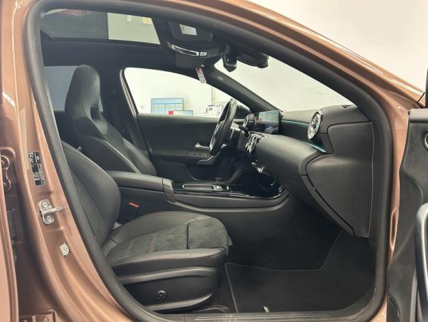 MERCEDES-BENZ A 250 e AMG Line  