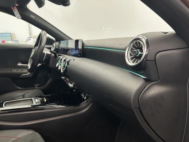 MERCEDES-BENZ A 250 e AMG Line  