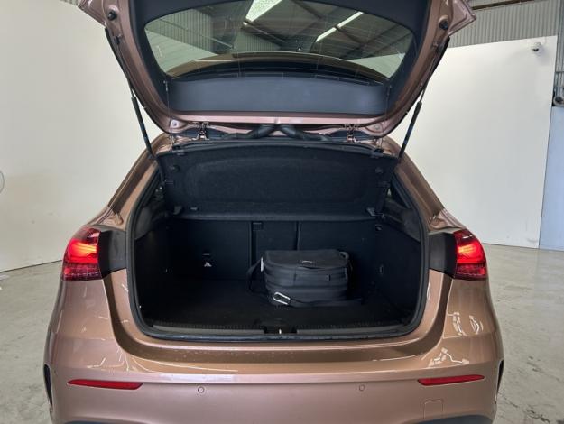 MERCEDES-BENZ A 250 e AMG Line  