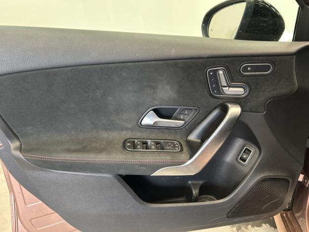 MERCEDES-BENZ A 250 e AMG Line  