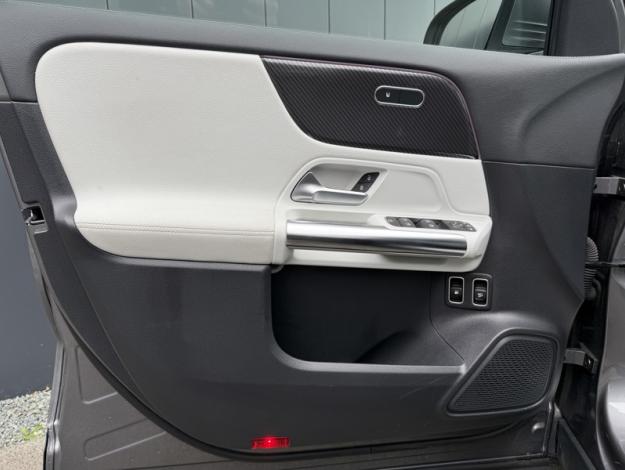 MERCEDES-BENZ GLA 250 e AMG Line  