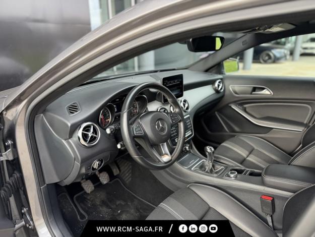 MERCEDES-BENZ GLA 180 Sensation  