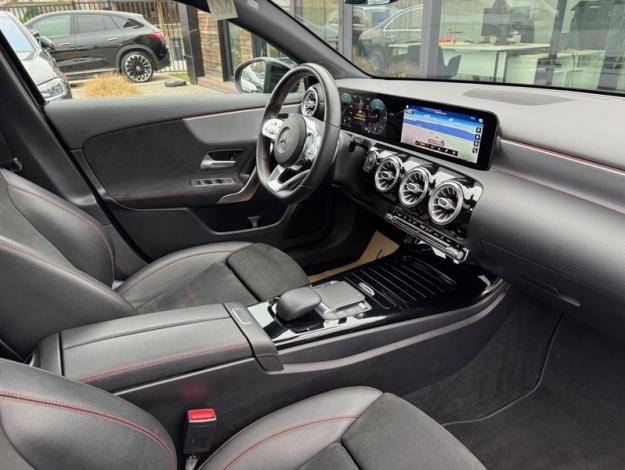 MERCEDES-BENZ A 180  d AMG Line - Toit ouvrant   