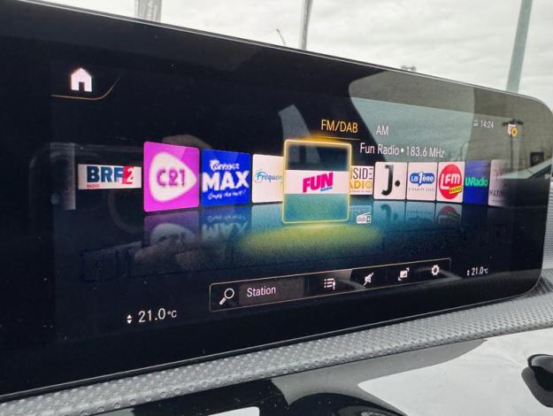 MERCEDES-BENZ A 180  d AMG Line - Toit ouvrant   