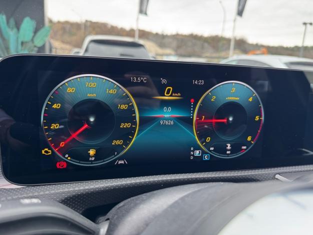 MERCEDES-BENZ A 180  d AMG Line - Toit ouvrant   