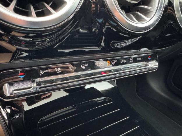 MERCEDES-BENZ A 180  d AMG Line - Toit ouvrant   