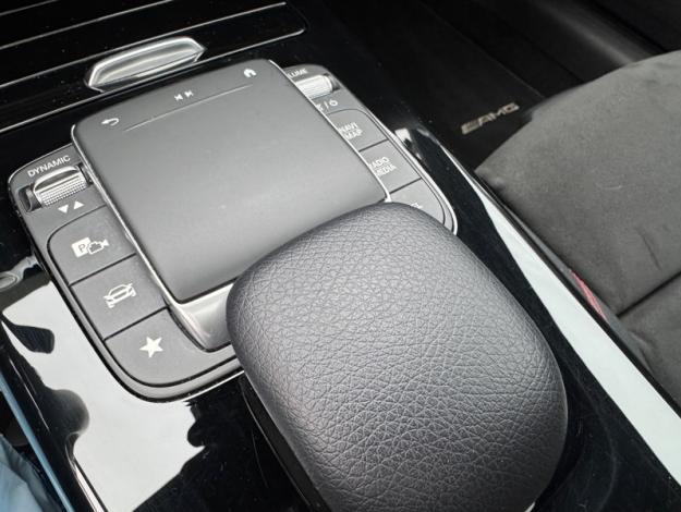 MERCEDES-BENZ A 180  d AMG Line - Toit ouvrant   