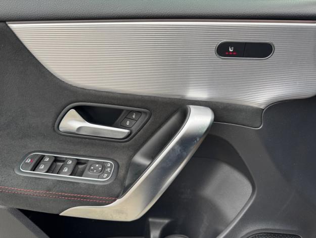 MERCEDES-BENZ A 180  d AMG Line - Toit ouvrant   