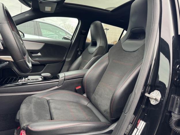 MERCEDES-BENZ A 180  d AMG Line - Toit ouvrant   