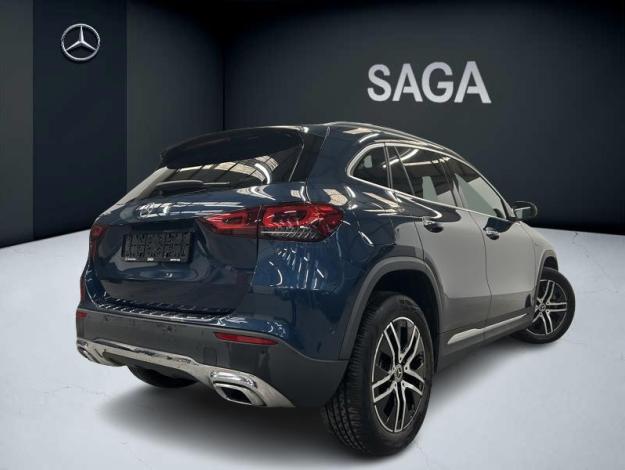 MERCEDES-BENZ GLA 250 e Luxury Line Toit Pano Attelage  