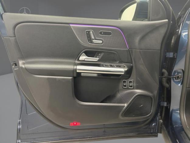 MERCEDES-BENZ GLA 250 e Luxury Line Toit Pano Attelage  