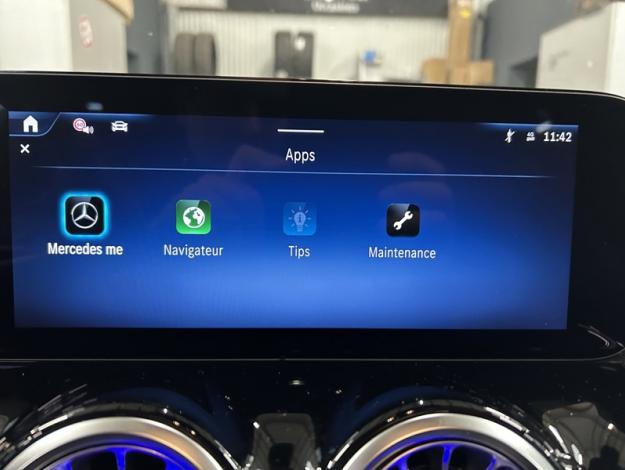 MERCEDES-BENZ GLA 180 d Luxury Line Facelift  