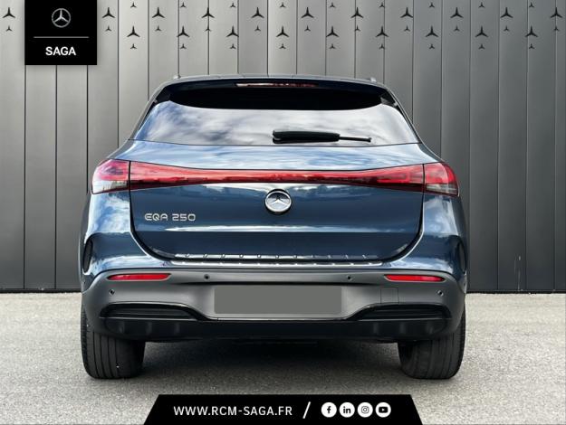 MERCEDES-BENZ EQA 250 AMG Line  