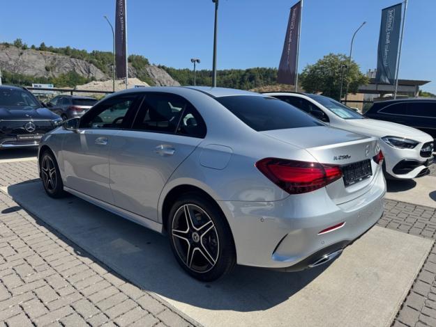 MERCEDES-BENZ A 250 e Berline AMG Line  