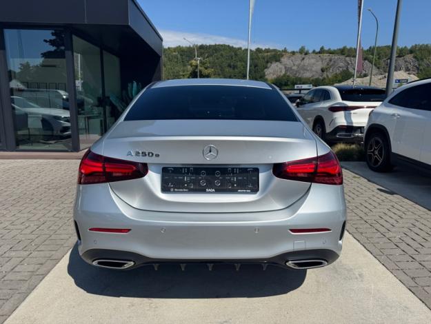 MERCEDES-BENZ A 250 e Berline AMG Line  