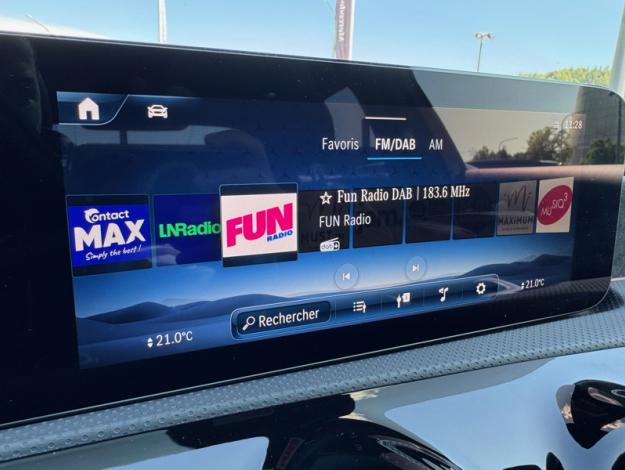 MERCEDES-BENZ A 250 e Berline AMG Line  