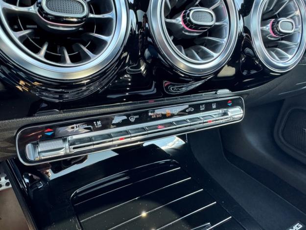 MERCEDES-BENZ A 250 e Berline AMG Line  