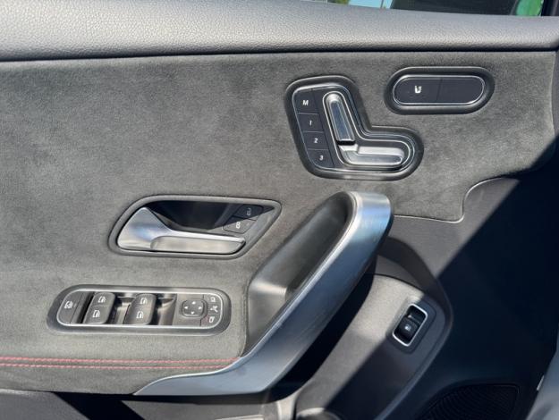 MERCEDES-BENZ A 250 e Berline AMG Line  