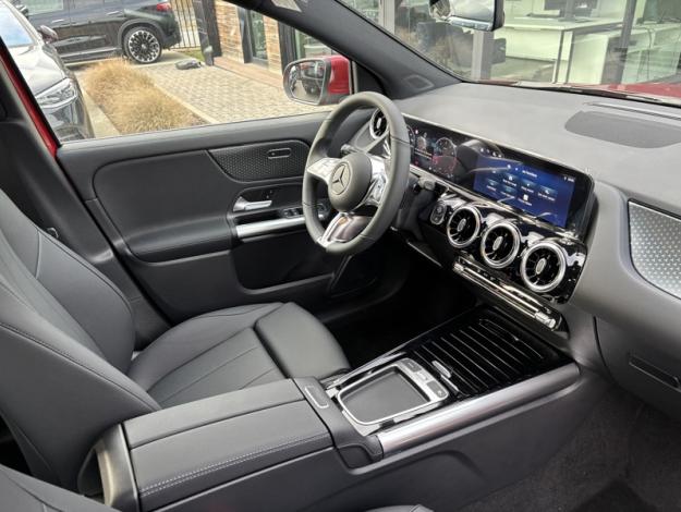 MERCEDES-BENZ GLA 180 Cyber Edition Saga Huy  