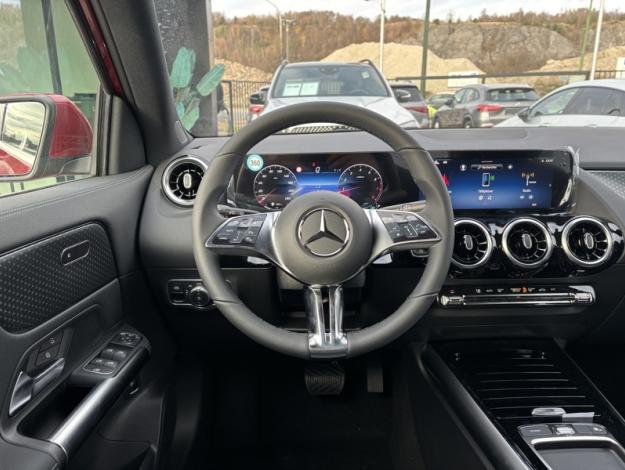 MERCEDES-BENZ GLA 180 Cyber Edition Saga Huy  